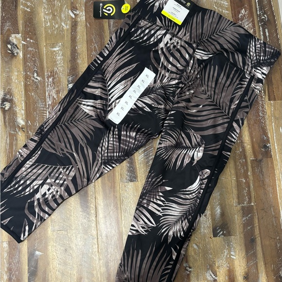 c9 By Champion Women’s High Rise Capri Leggings 😍 - Picture 2 of 5